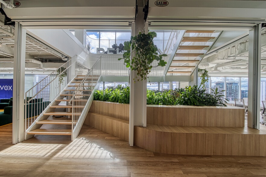 More Photos Of 900 Boul De Maisonneuve O, Montréal Office For Lease