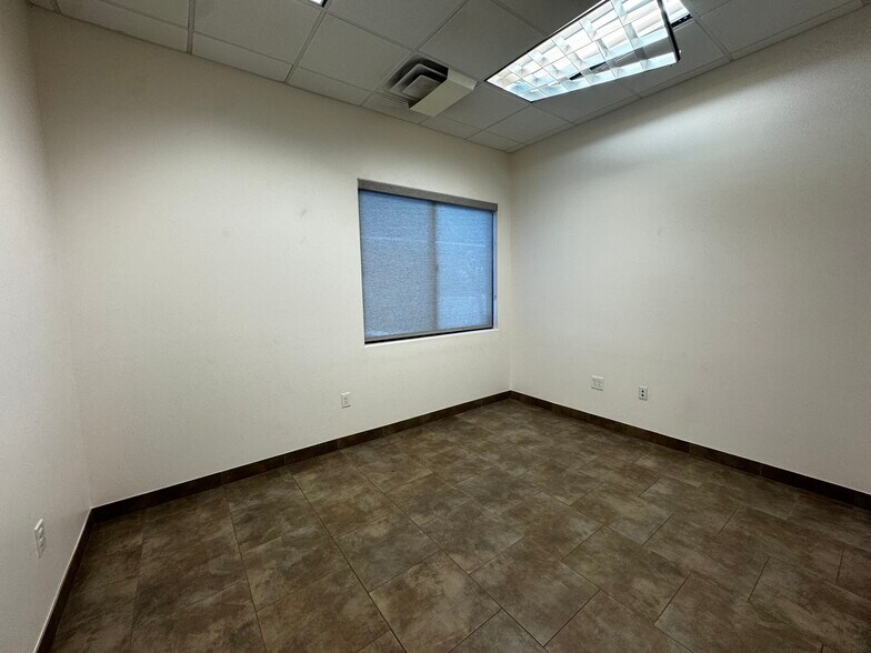 More Photos Of 44550 Village Ct, Palm Desert Office For Lease