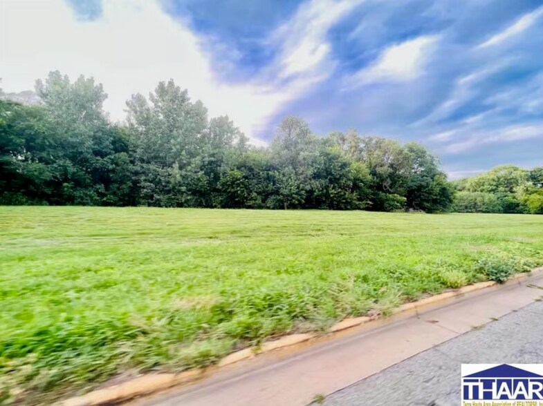 More Photos Of 2010 Maple Ave, Terre Haute Land For Sale