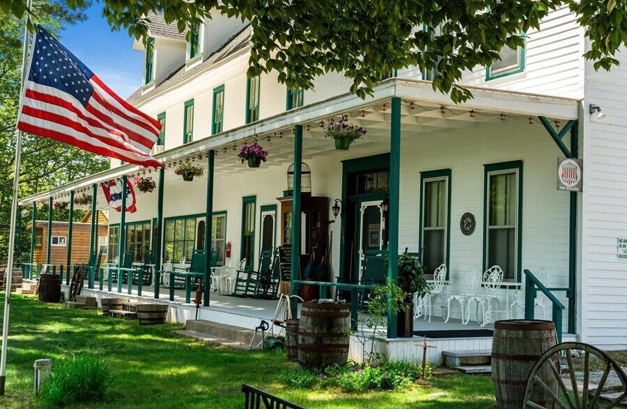 More Photos Of 18599 Mission Rd, Traverse City Hotel For Sale