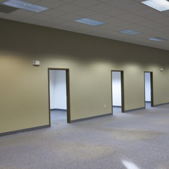 More Photos Of 17 Technology Pl, East Syracuse Office For Lease