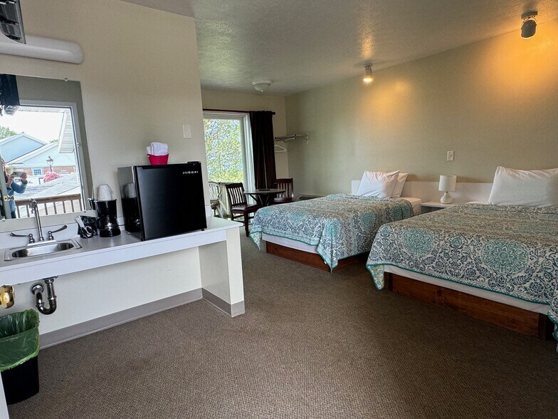 More Photos Of 214 S Main St, Lake City Hotel For Sale