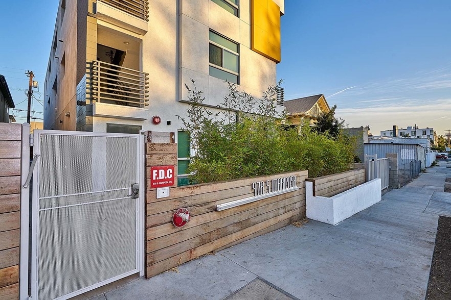 Primary Photo Of 978 S Mariposa Ave, Los Angeles Apartments For Sale