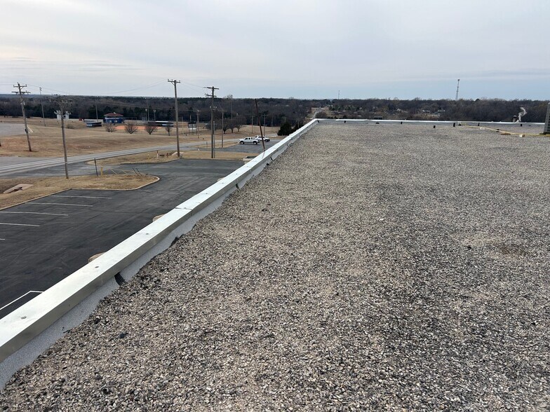 More Photos Of 1103 E Maguire Rd, Noble Light Manufacturing For Sale