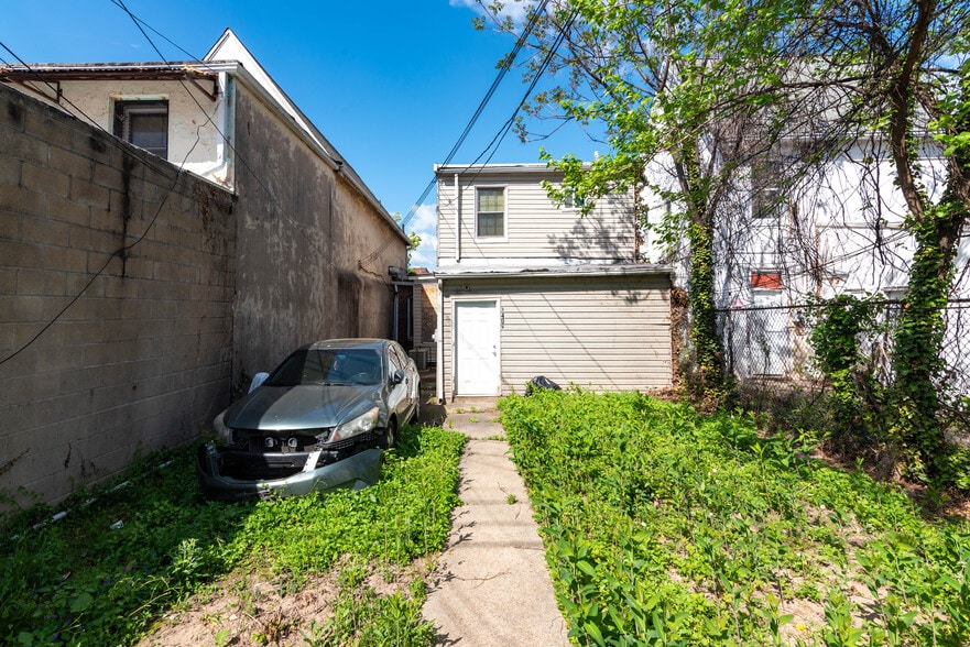 More Photos Of 3409 Greenmount Ave, Baltimore Storefront For Sale