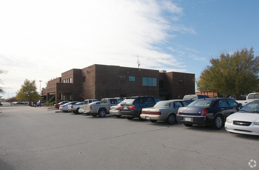 More Photos Of 111 SW C Ave, Lawton Medical For Lease