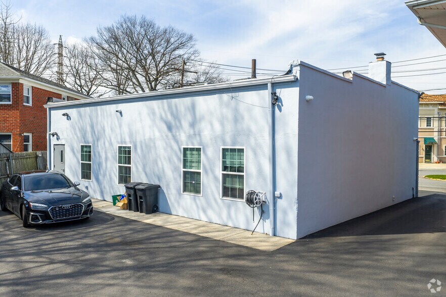 More Photos Of 4 Weber Ave, Malverne Storefront Retail Office For Lease