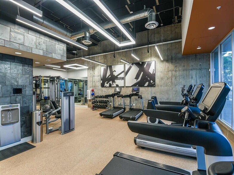 More Photos Of 1110 F St, San Diego Apartments For Lease