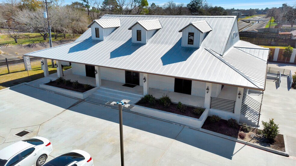 More Photos Of 8602 Spencer Hwy, La Porte Medical For Lease