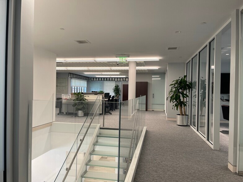 More Photos Of 2800 W Lancaster Ave, Fort Worth Office For Sale