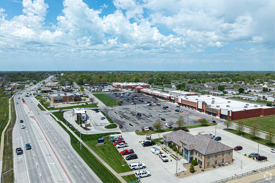 More Photos Of 830 E Main St, Gardner Supermarket For Lease