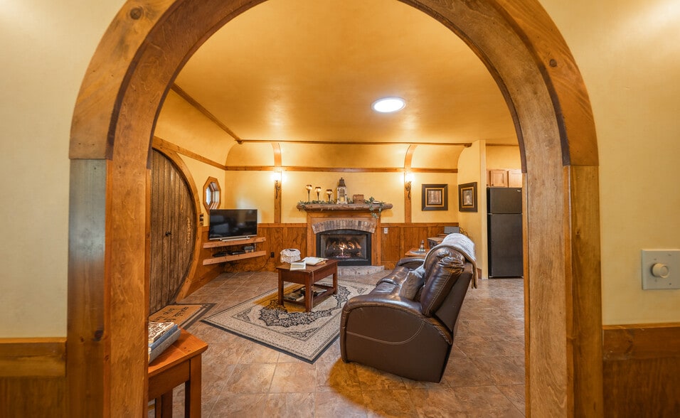 More Photos Of 295 Panthers Den Rd, Makanda Hotel For Sale