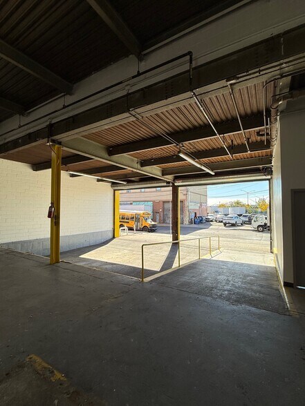More Photos Of 177-09 150th Ave, Jamaica Warehouse For Lease