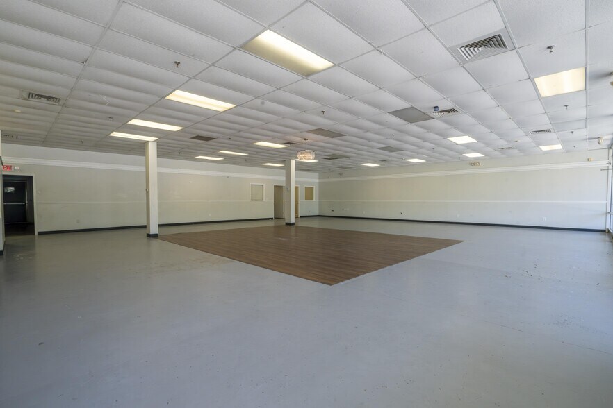 More Photos Of 439-489 N Cannon Blvd, Kannapolis Unknown For Lease