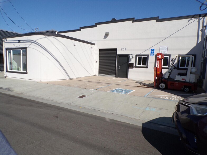 More Photos Of 953 Washington St, San Carlos Warehouse For Lease
