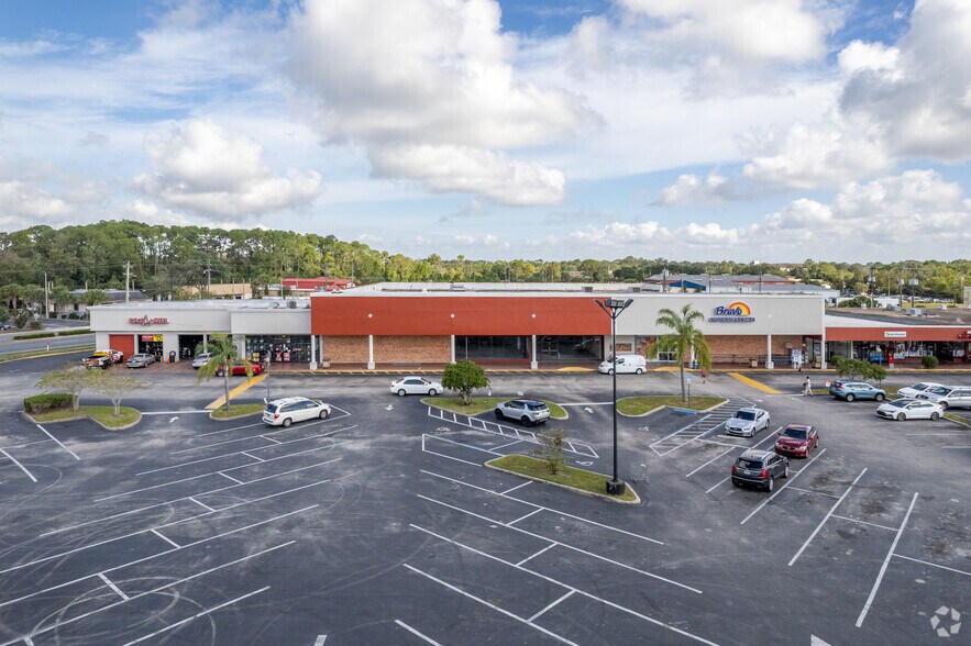 More Photos Of 2921 S Orlando Dr, Sanford General Retail For Lease