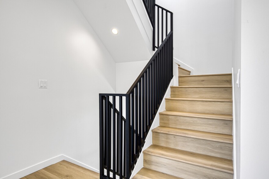 More Photos Of 10826 Hesby St, North Hollywood Apartments For Sale