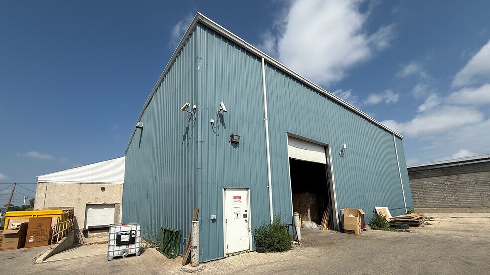More Photos Of 1373 Spruce St, Winnipeg Manufacturing For Sale