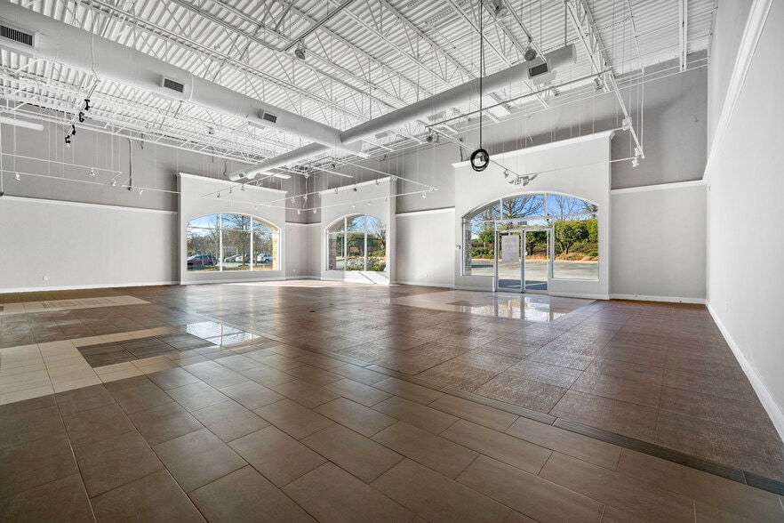 More Photos Of 1999 Mall Of Georgia Blvd, Buford Storefront For Sale