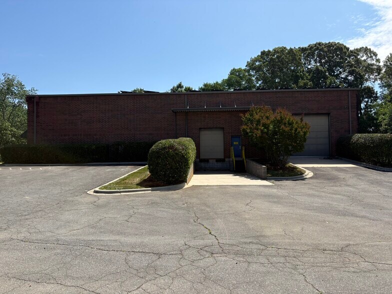 More Photos Of 11900 Sam Roper Dr, Charlotte Light Manufacturing For Lease