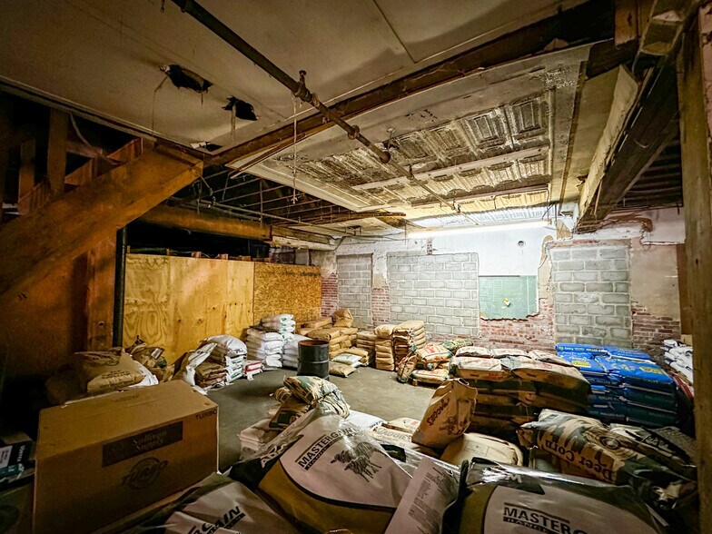 More Photos Of 230 D St NE, Miami Warehouse For Sale