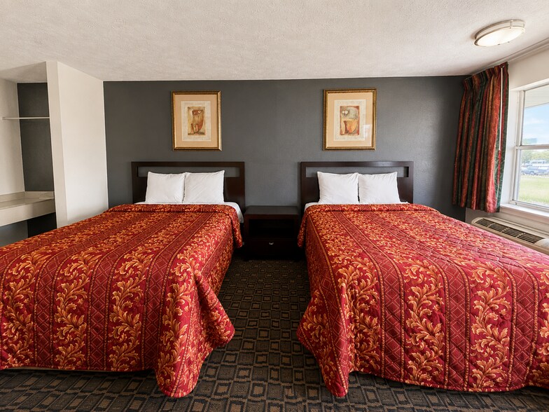 More Photos Of 1004 US Highway 51 Byp W, Dyersburg Hotel For Sale