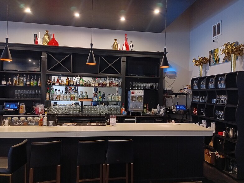 More Photos Of 920 Studemont St, Houston Restaurant For Lease