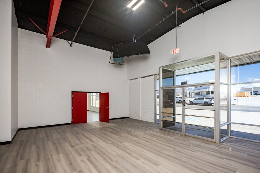 More Photos Of 1851 Commander Dr, Lake Havasu City Freestanding For Lease