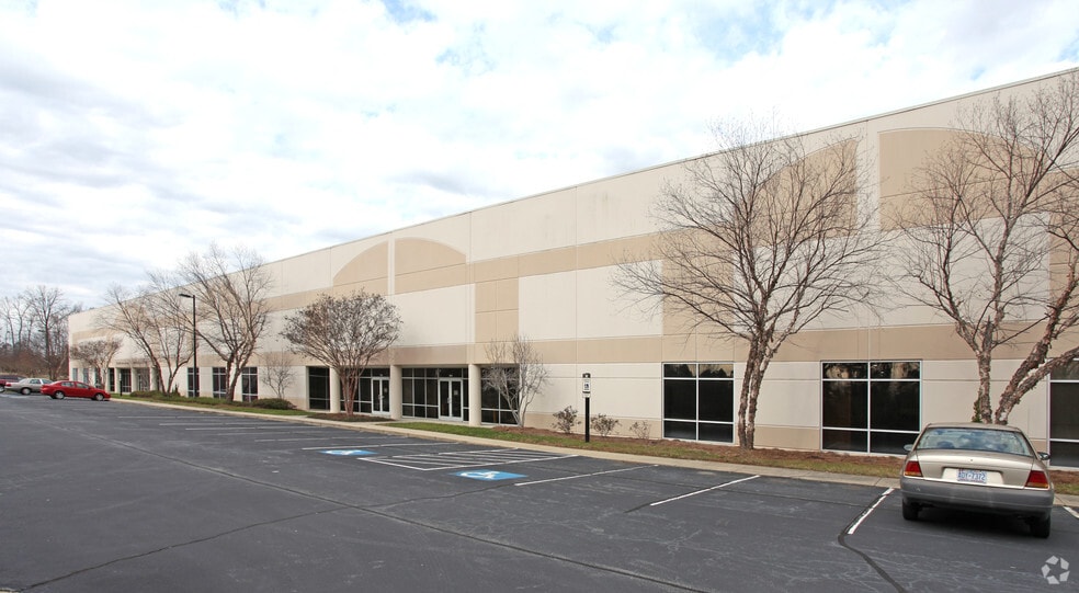 More Photos Of 4224 Tudor Ln, Greensboro Distribution For Lease
