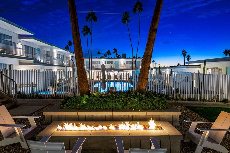More Photos Of 1466 N Palm Canyon Dr, Palm Springs Hotel For Lease