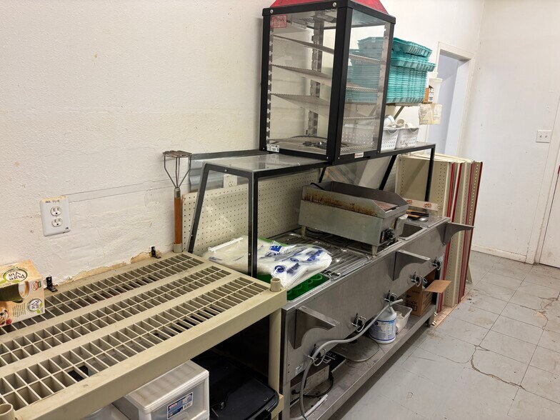 More Photos Of 866 FM 99, Whitsett Storefront For Sale