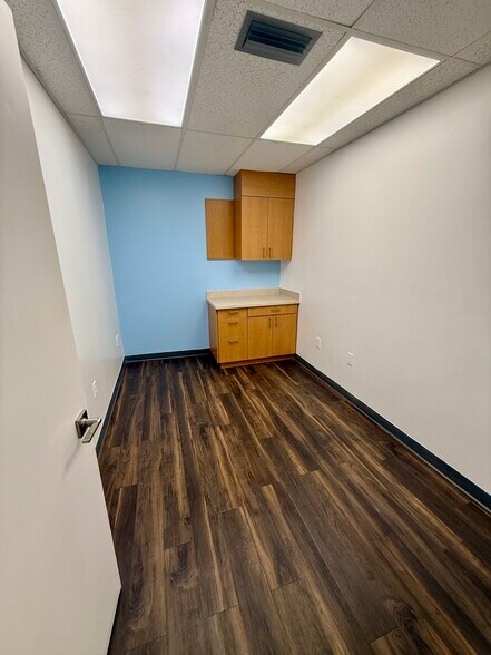 More Photos Of 908 S Parsons Ave, Brandon Medical For Lease