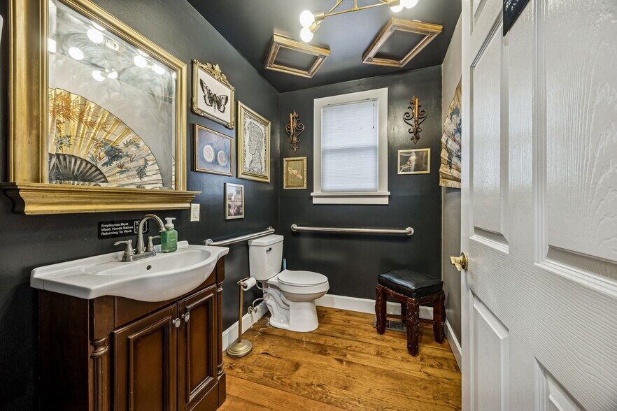 More Photos Of 218 Ash St, Fernandina Beach Freestanding For Sale