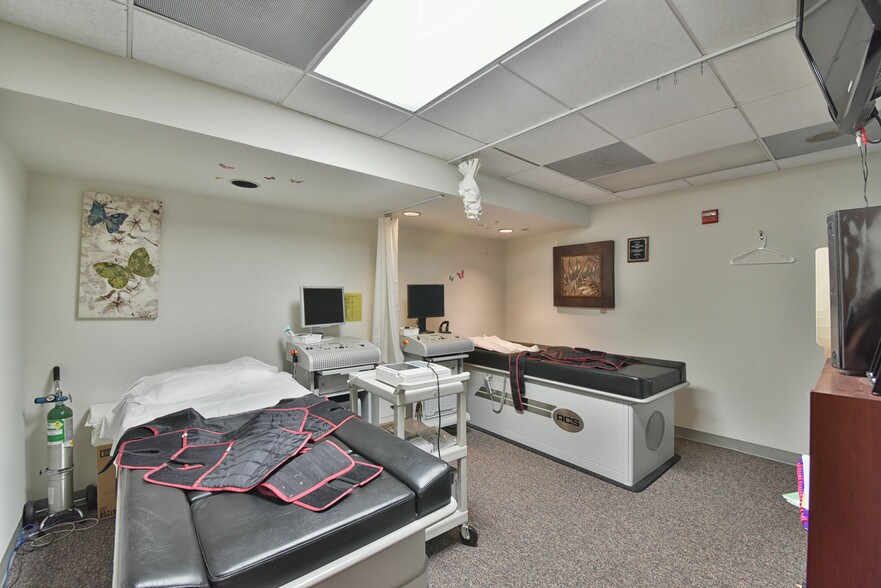 More Photos Of 1805 SE Lake Weir Ave, Ocala Medical For Sale