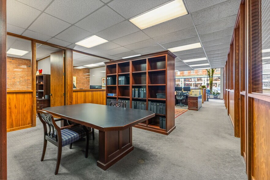 More Photos Of 387 Court St NE, Salem Office For Sale