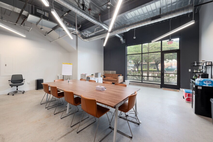 More Photos Of 1800 E 4th St, Austin Multifamily For Sale