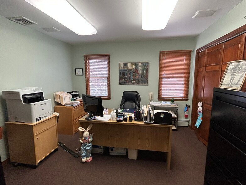 More Photos Of 847 King George Rd, Fords Office For Sale