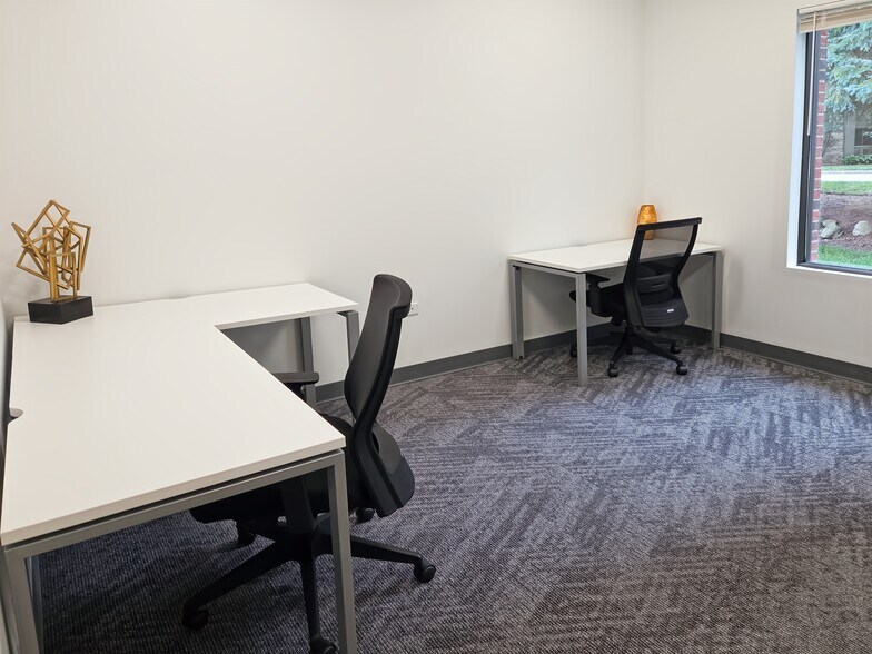 More Photos Of 611 S Milwaukee Ave, Libertyville Coworking Space