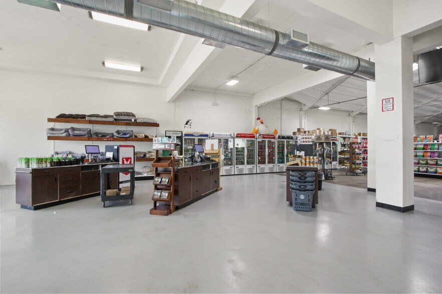 More Photos Of 218 W Commonwealth Ave, Fullerton Storefront For Sale