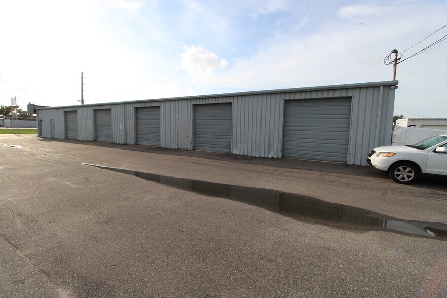 More Photos Of 6023 15th St E, Bradenton Warehouse For Sale