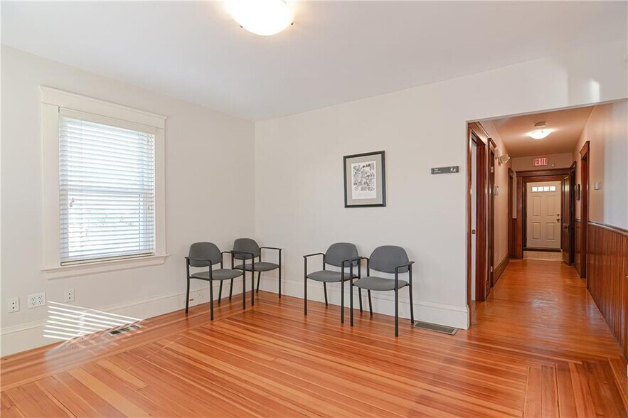 More Photos Of 468 Warren Ave, East Providence Medical For Sale