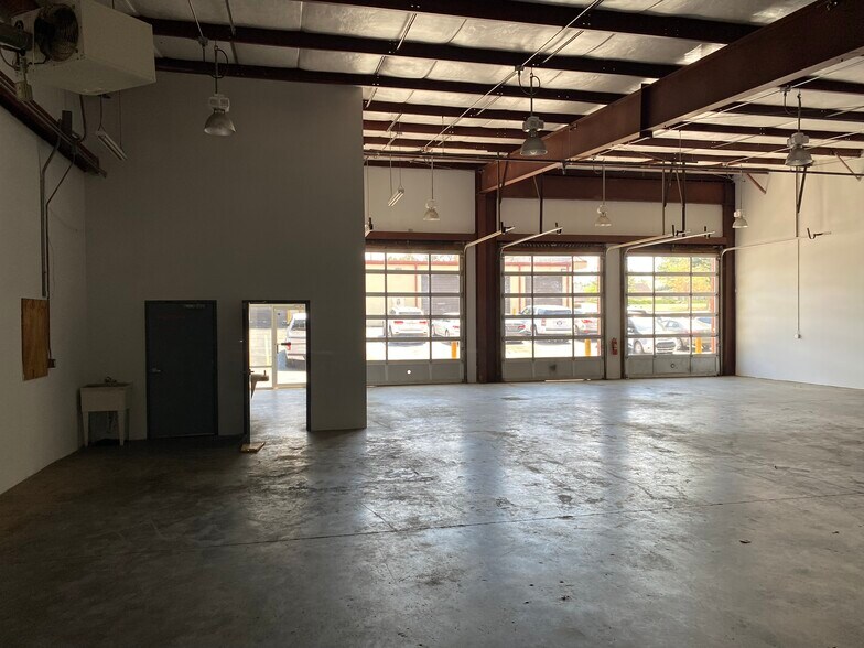 More Photos Of 2730 Austell Rd, Marietta Auto Repair For Lease