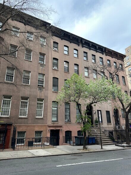 More Photos Of 133 E 35th St, New York Apartments For Sale