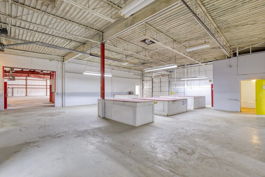 More Photos Of 14257 Tireman Ave, Dearborn Warehouse For Sale