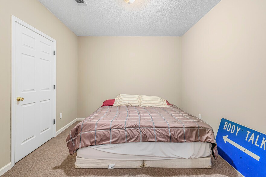 More Photos Of 170 St Gabriel Way, Fayetteville Light Manufacturing For Sale