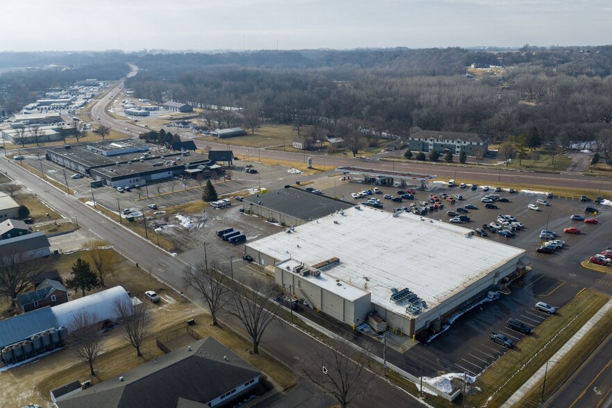 More Photos Of 2025 S Broadway St, New Ulm Freestanding For Lease