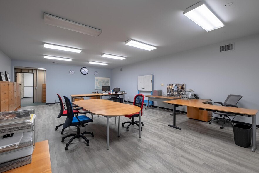 More Photos Of 22809 Lockness Ave, Torrance Warehouse For Sale