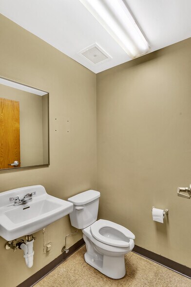 More Photos Of 50 Seco Rd, Monroeville Office For Sale