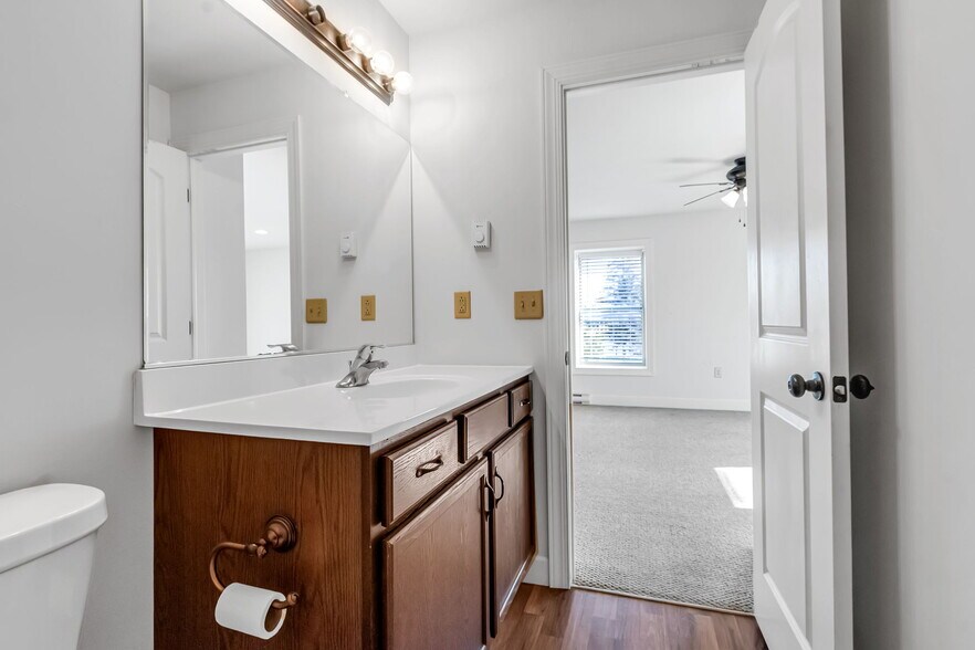 More Photos Of 38 Washington St, Ellicottville Storefront For Sale