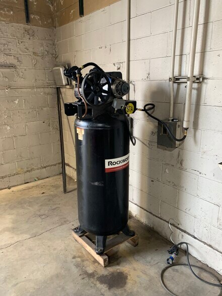 More Photos Of 100 E Saint Louis Ave, East Alton Light Distribution For Lease